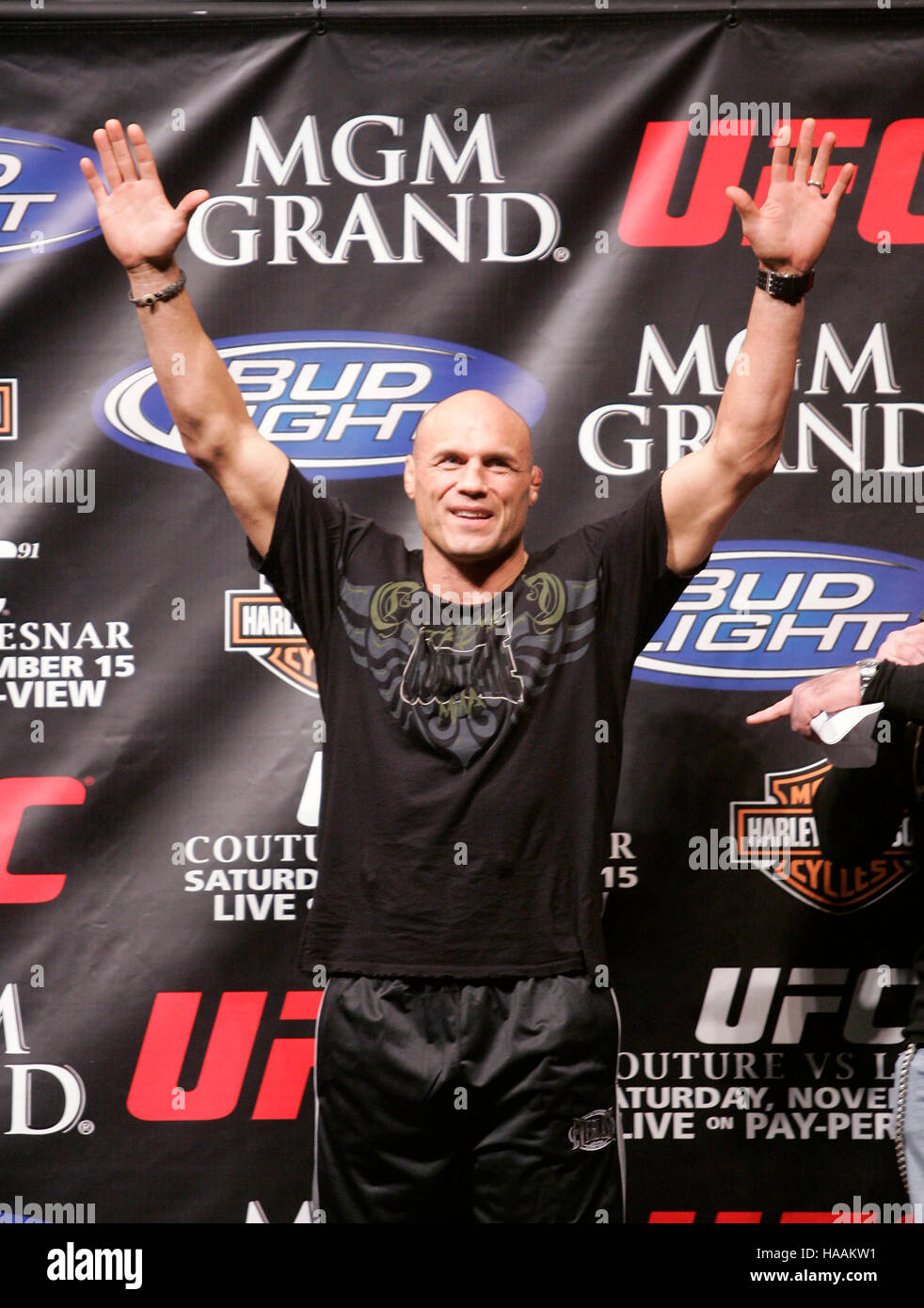 Randy Couture all'UFC 91Pesa al MGM Grand Garden Arena il 15 novembre 2008 a Las Vegas, NV. Francesco Specker Foto Stock