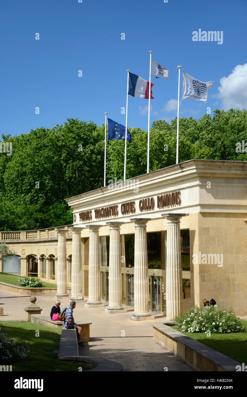 Facciata in stile neoclassico di bagni termali o Spa in Greoux les Bains Provence Francia Foto Stock