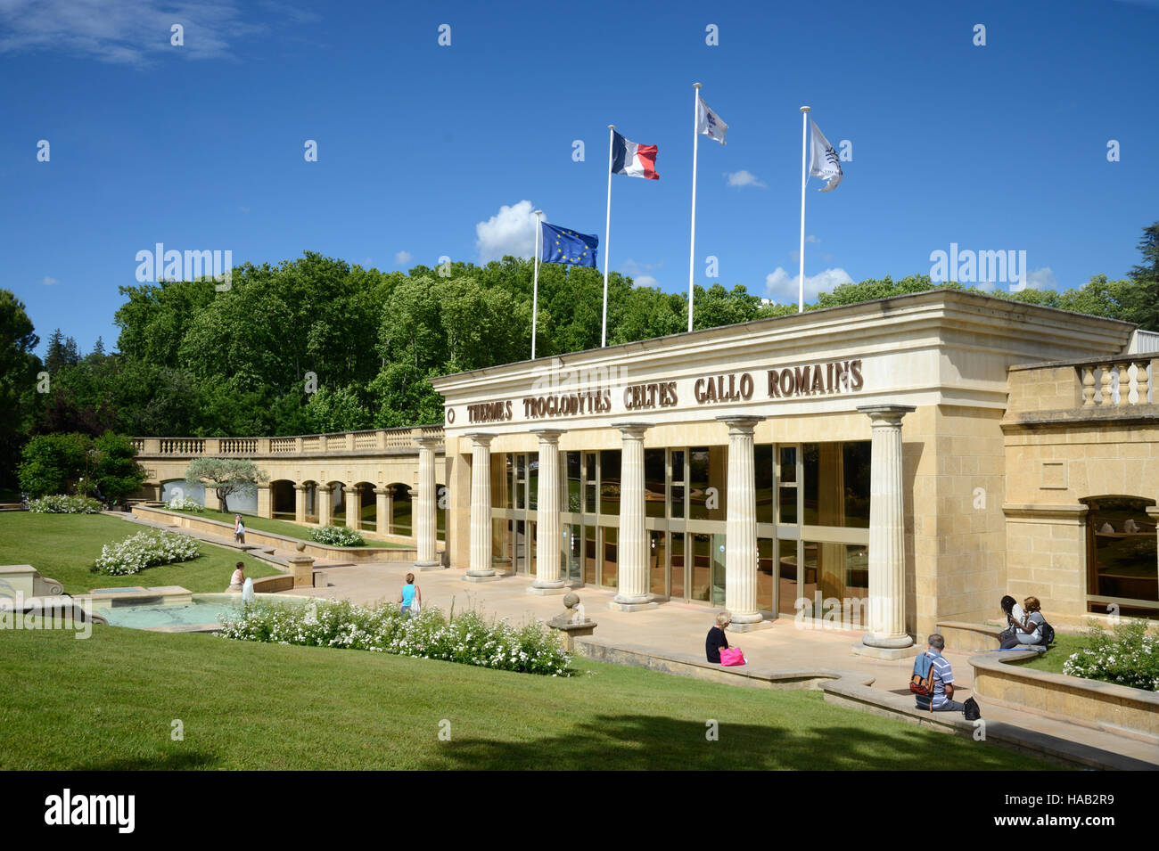 Facciata in stile neoclassico di bagni termali o Spa in Greoux les Bains Provence Francia Foto Stock