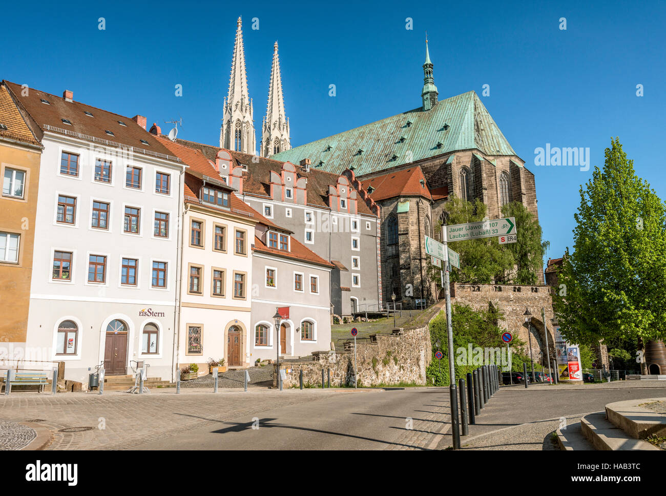 Fiume Neisse e Peterskirche sullo sfondo, Goerlitz, Sassonia, Germania Foto Stock