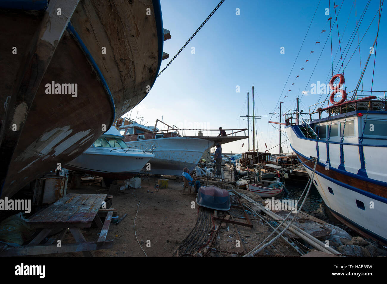 Un piccolo cantiere in Kyrenia (turco: Girne), la parte settentrionale di Cipro. Foto Stock
