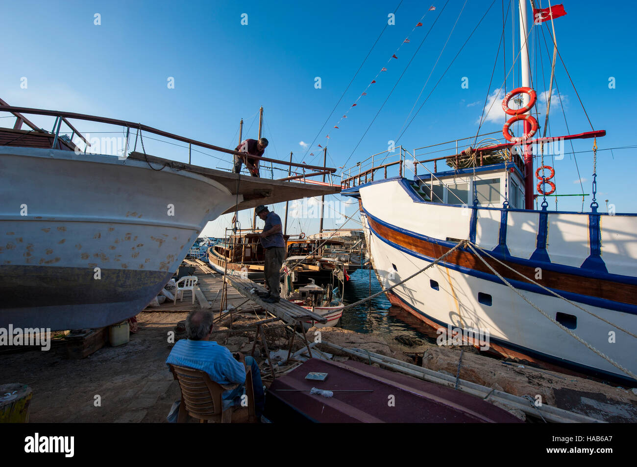Un piccolo cantiere in Kyrenia (turco: Girne), la parte settentrionale di Cipro. Foto Stock