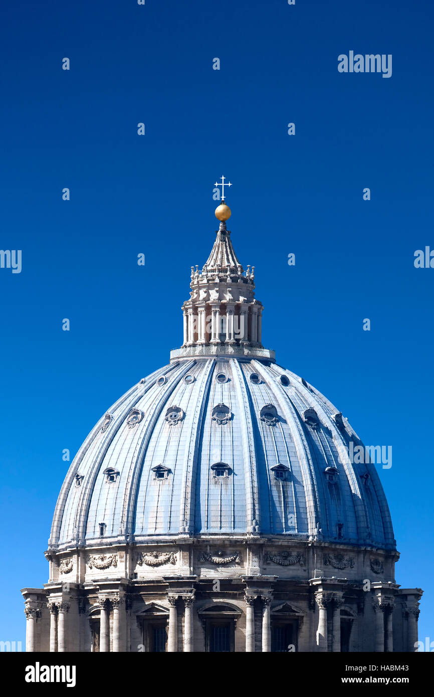 La cupola della basilica di San Pietro, Roma Foto Stock