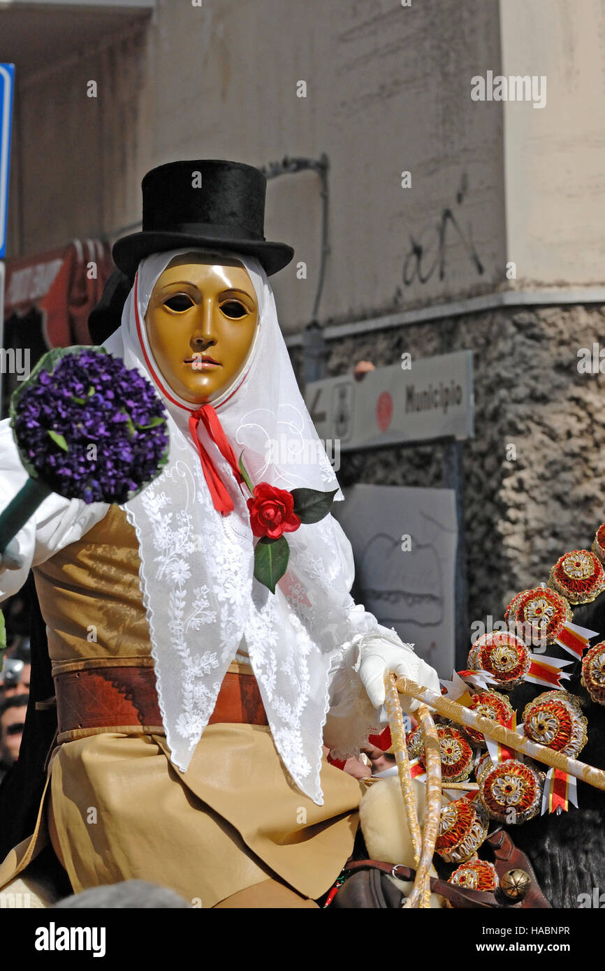 Una processione componidori segna l'inizio del torneo, Sartiglia festa, Oristano, Sardegna, Italia, Europa Foto Stock