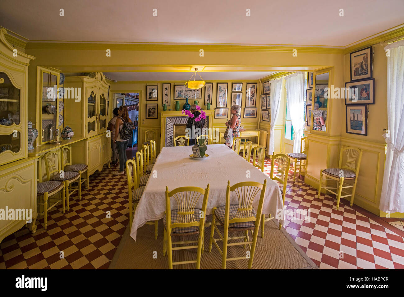 La sala da pranzo nella casa Monets Giverney in Francia Foto Stock