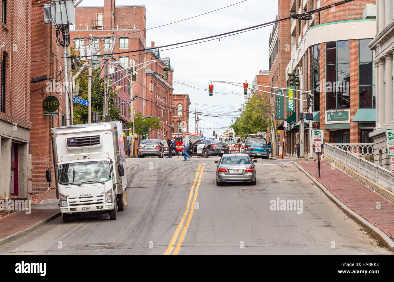 Strada bloccata dalla polizia e Fire Dept in Portland Maine Foto Stock