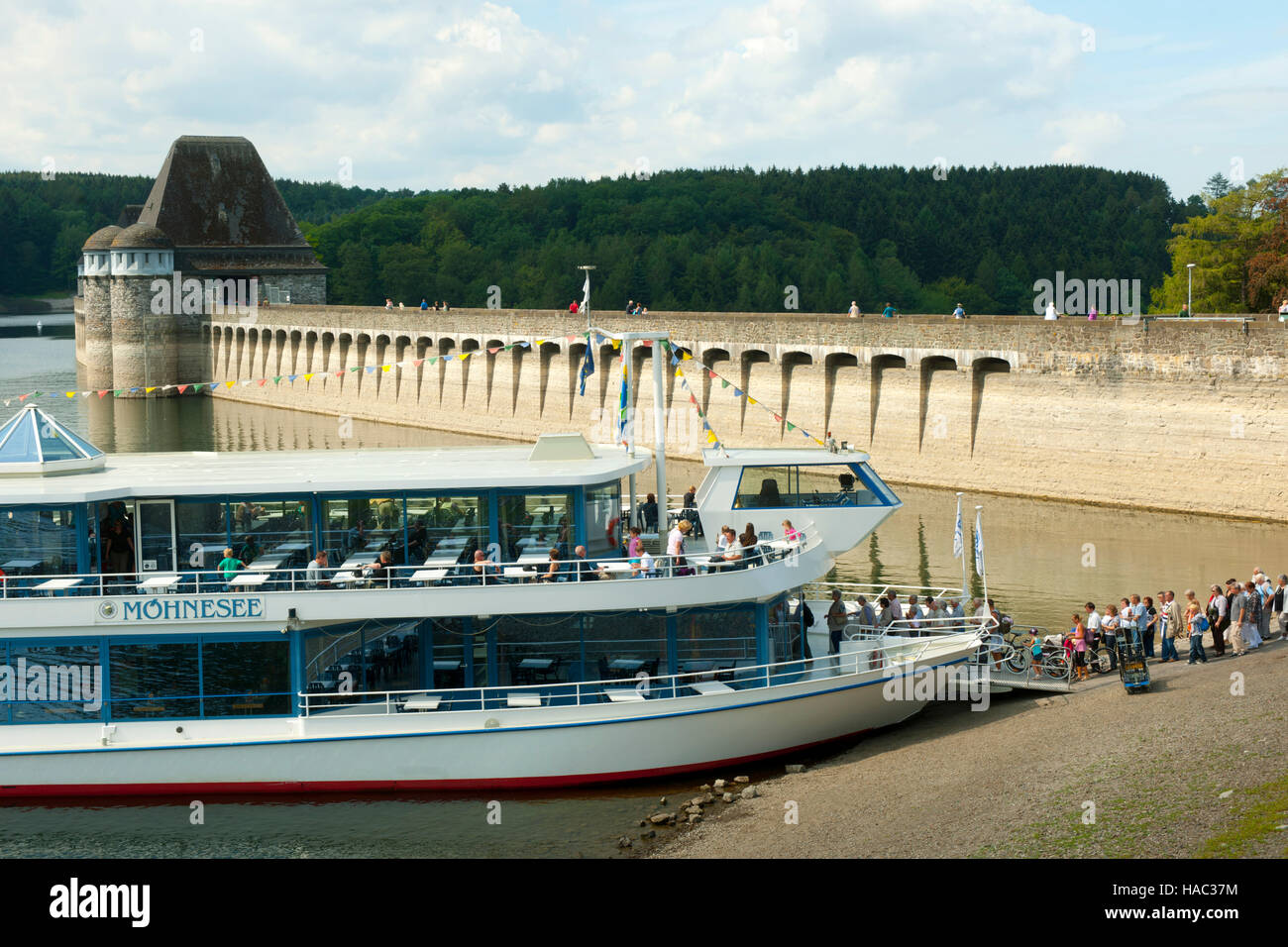 BRD, Nordrhein-Westfalen, Kreis Soest, Möhnesee, Bootsanleger am Staudamm Foto Stock