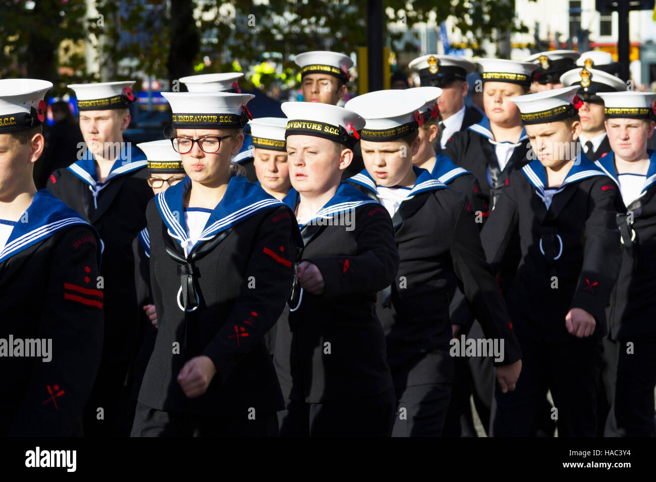 I partecipanti nel Giorno del Ricordo Parade, Bristol, Regno Unito, 2016 Foto Stock