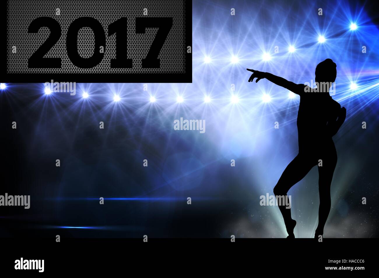 Silhouette di donna puntando al 2017 anno nuovo segno 3D Foto Stock