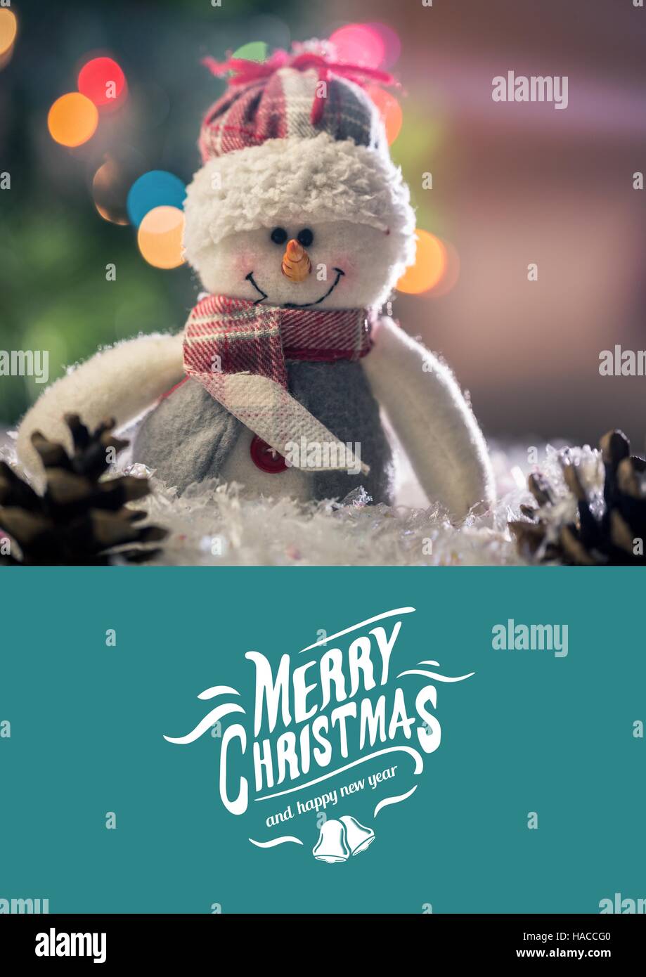 In modo digitale immagine composita di buon Natale e felice anno nuovo messaggio con uomo di neve Foto Stock