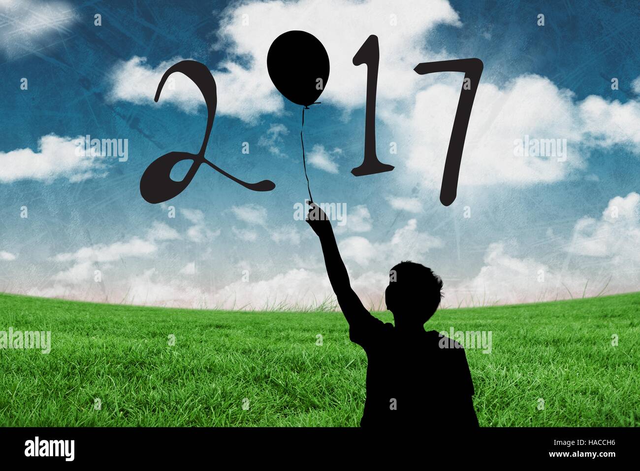 Silhouette di boy holding formando a palloncino 2017 Anno nuovo segno Foto Stock