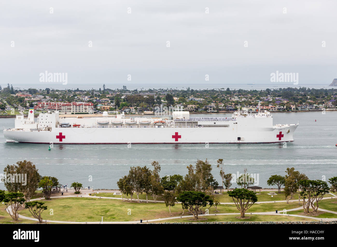 Stati Uniti mezzi navali misericordia vela nel porto di San Diego Foto Stock