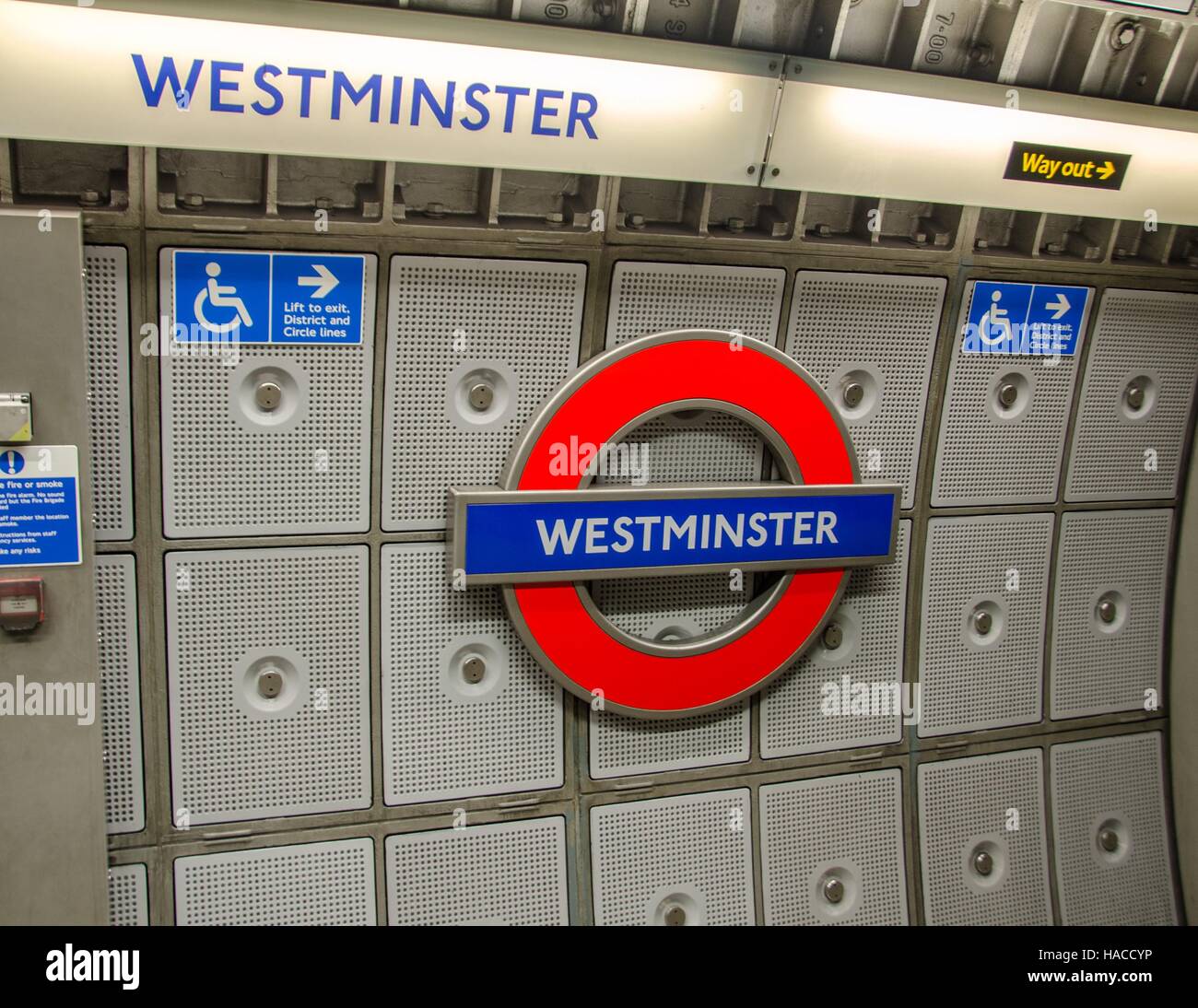 A Westminster roundel dalla metropolitana di Londra Foto Stock