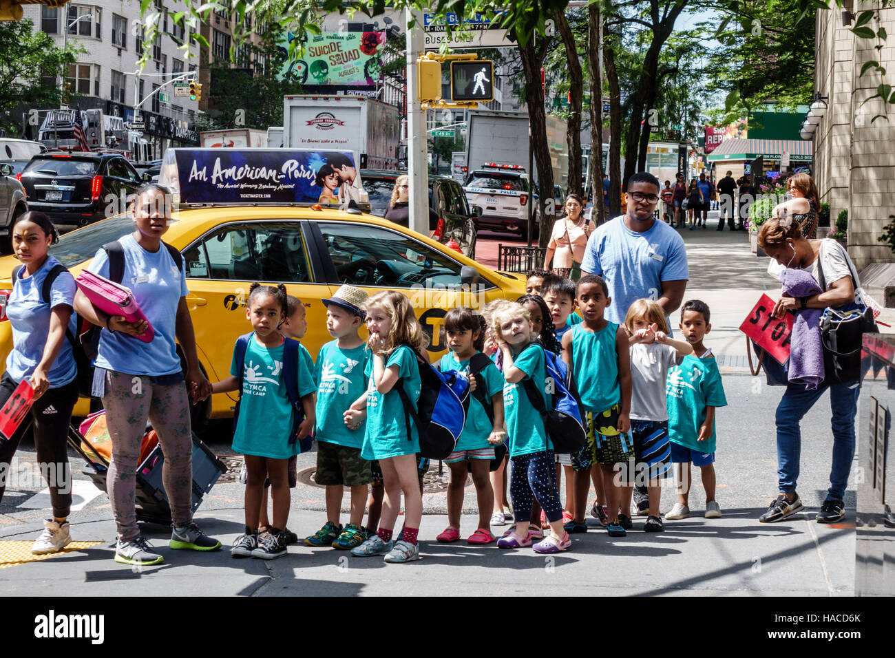 New York City,NY NYC,Manhattan,Midtown,Turtle Bay Water,Black Blacks African African African Ethnic minority,adulti adulti,donna donna donna donna donna donna donna donna donna donna, uomo male Foto Stock