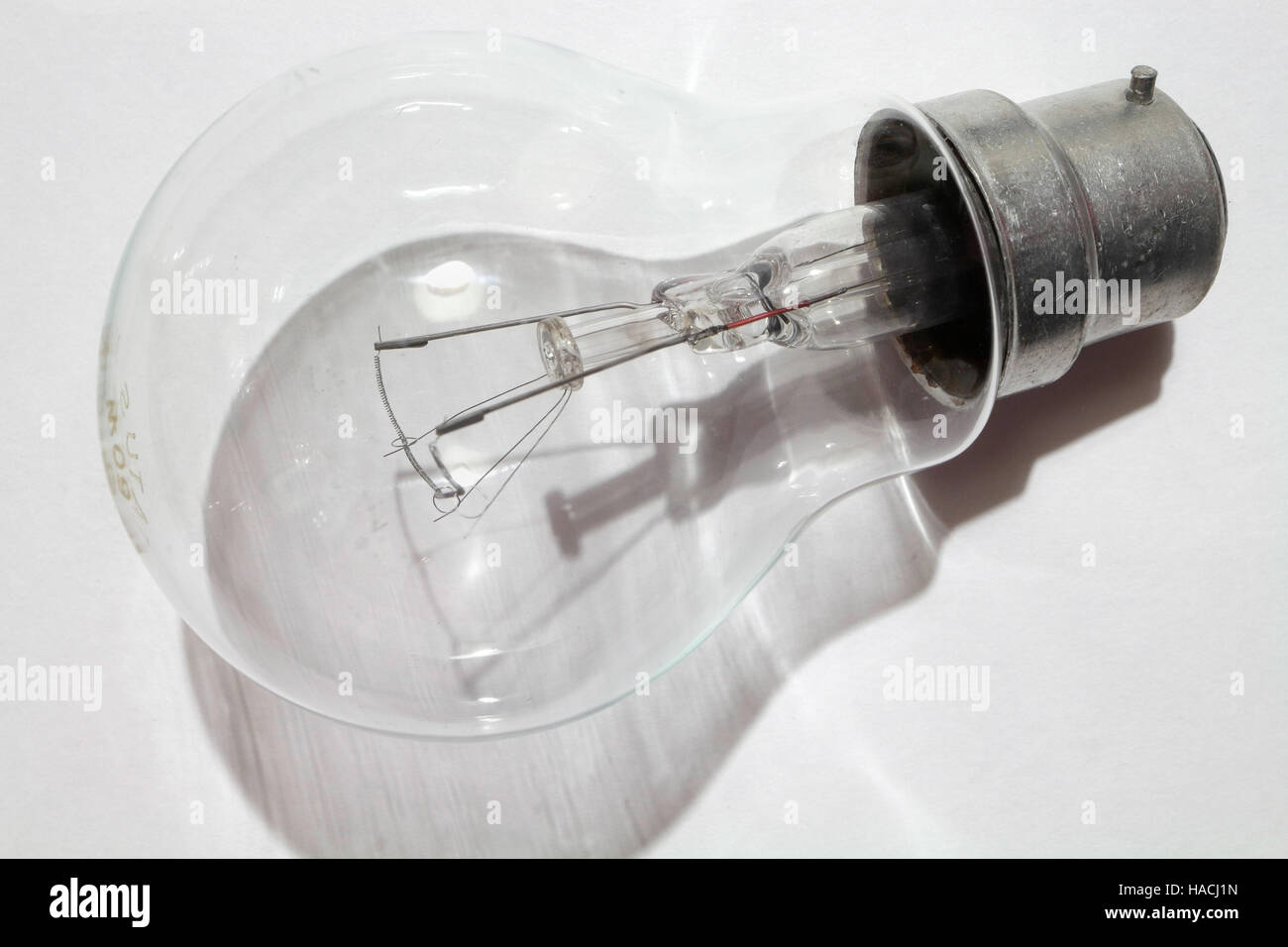 Lampadina a filamento con raccordo a baionetta Foto Stock