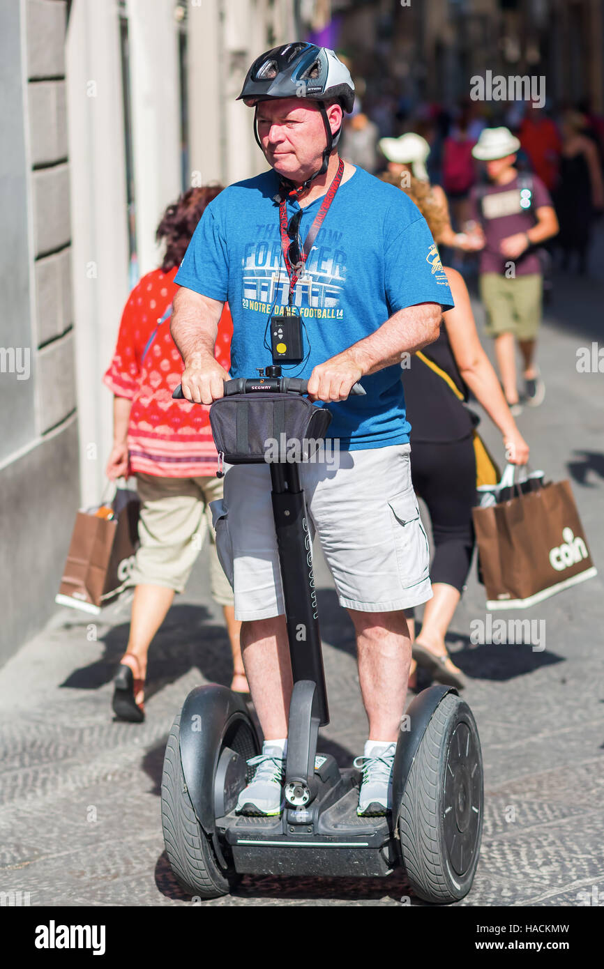 I turisti con Segway a Firenze, Italia Foto Stock