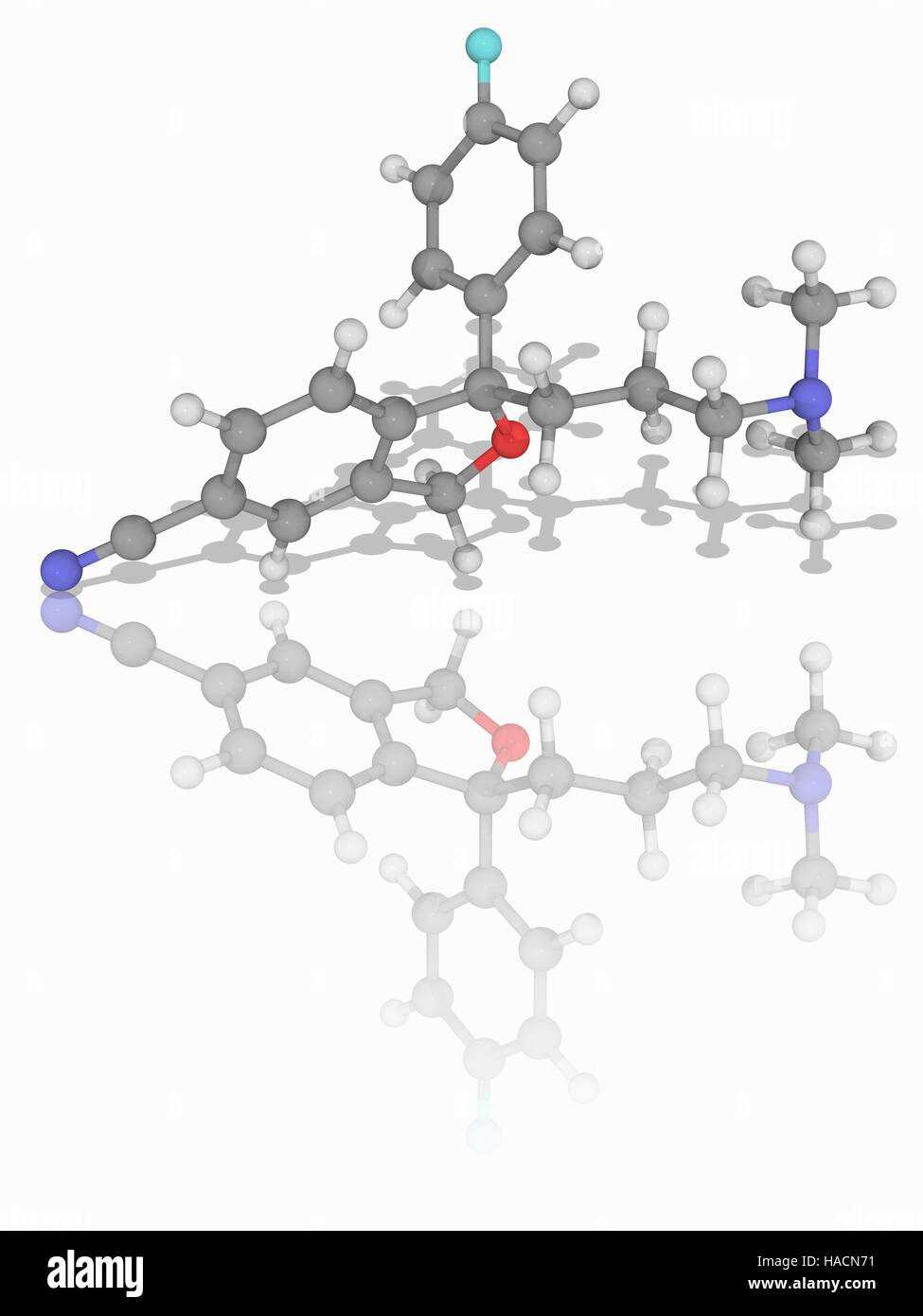 Citalopram. Il modello molecolare del anti-depressive farmaco citalopram (C20.H21.F.N2.O). Usato per il trattamento di disturbi depressivi maggiori, è classificato come un inibitore selettivo della ricaptazione della serotonina (SSRI). Gli atomi sono rappresentati da sfere e sono codificati a colori: carbonio (grigio), Idrogeno (bianco), Azoto (blu), Ossigeno (rosso) e fluoro (ciano). Illustrazione. Foto Stock