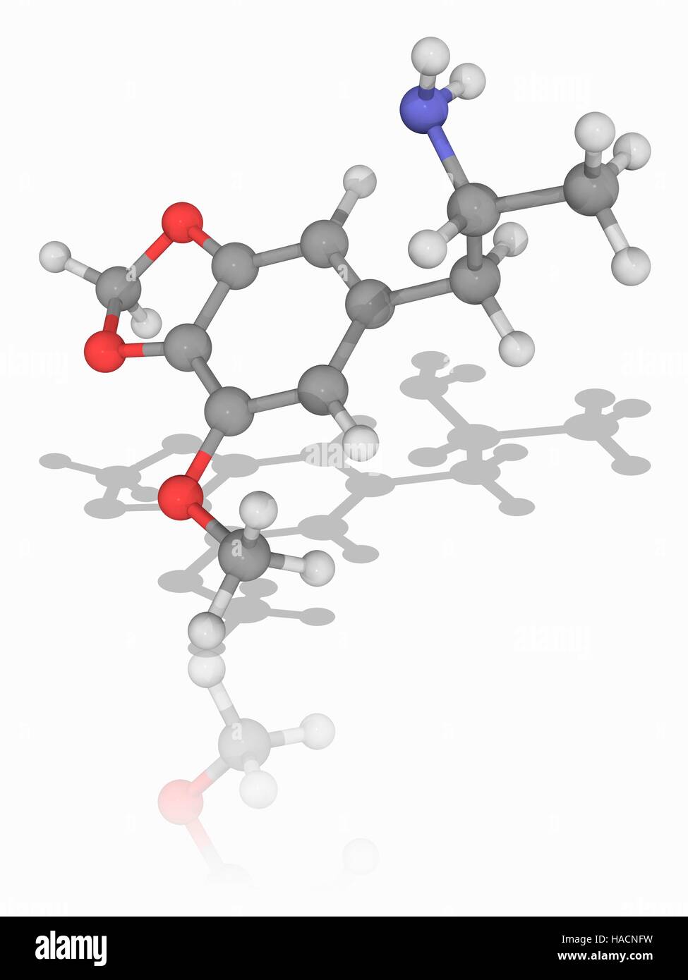 Il modello molecolare del farmaco psichedelico MMDA (C11.H15.N.O3), noto anche come 3-metossi-4, 5-methylenedioxyamphetamine. Questo è un entactogen anfetamina farmaco. Si tratta di un analogo strutturale di MDMA (ecstasy). Gli atomi sono rappresentati da sfere e sono codificati a colori: carbonio (grigio), Idrogeno (bianco), Azoto (blu) e ossigeno (rosso). Illustrazione. Foto Stock