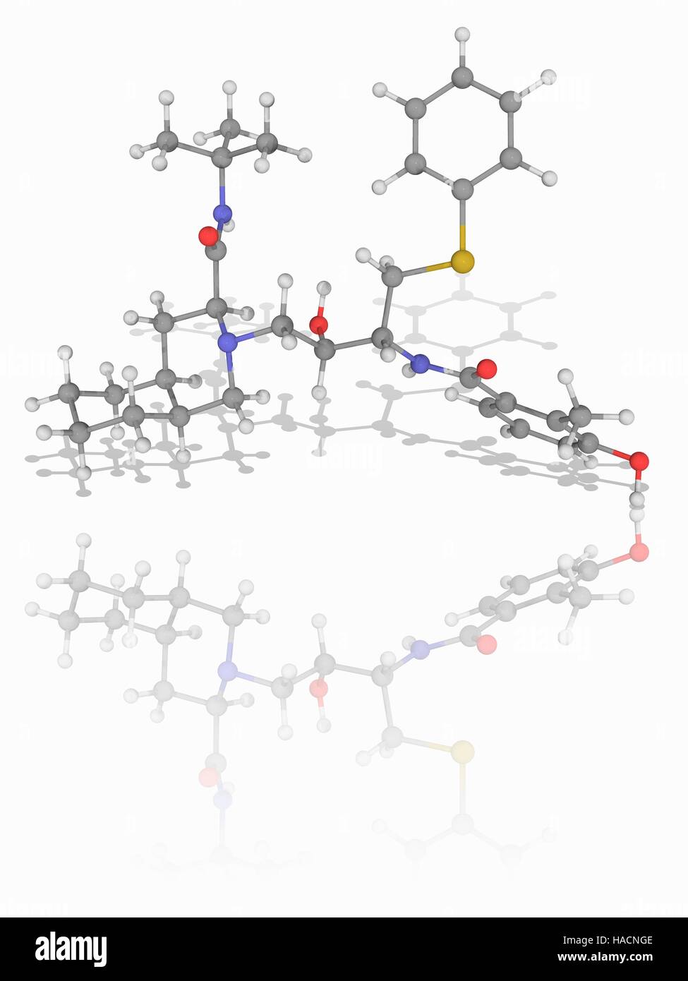 Il nelfinavir. Il modello molecolare dei farmaci antiretrovirali di nelfinavir (C32.H45.N3.O4.S), utilizzato come un inibitore della proteasi nel trattamento dell'HIV (il virus di immunodeficienza umana). Gli atomi sono rappresentati da sfere e sono codificati a colori: carbonio (grigio), Idrogeno (bianco), Azoto (blu), Ossigeno (rosso) e zolfo (giallo). Illustrazione. Foto Stock
