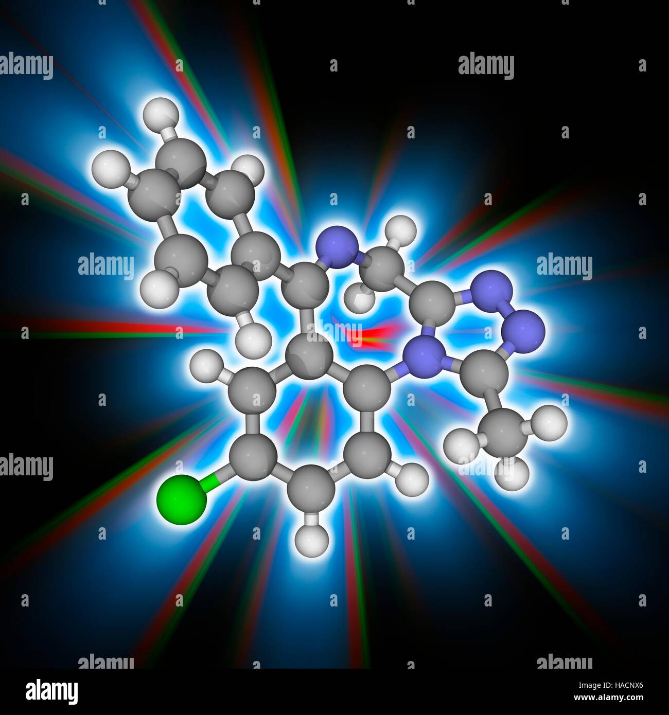 Alprazolam. Il modello molecolare dei farmaci sedativi alprazolam (C17.H13.Cl.N4). Venduto sotto il nome di marca Xanax, è in una classe di farmaci noti come benzodiazepine. Gli atomi sono rappresentati da sfere e sono codificati a colori: carbonio (grigio), Idrogeno (bianco), cloro (verde) e azoto (blu). Illustrazione. Foto Stock