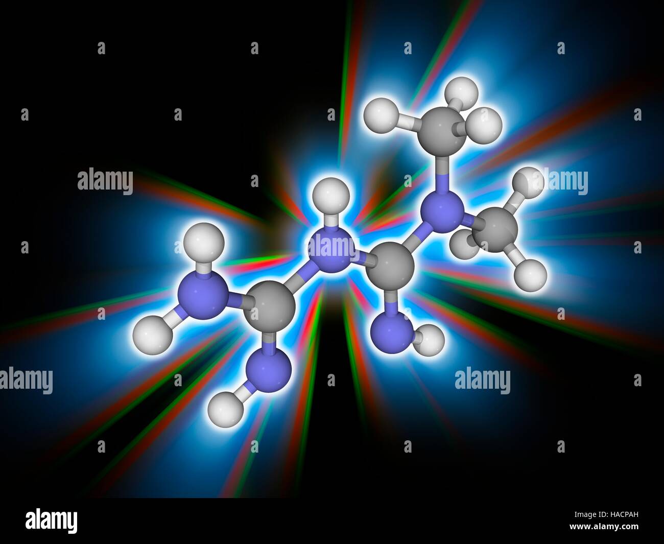 La metformina. Il modello molecolare del farmaco metformina (C4.H11.N5), che viene usata per curare il diabete di tipo-2 in sovrappeso e pazienti obesi e quelli con funzionalità renale normale. Gli atomi sono rappresentati da sfere e sono codificati a colori: carbonio (grigio) e idrogeno (bianco). Illustrazione. Foto Stock