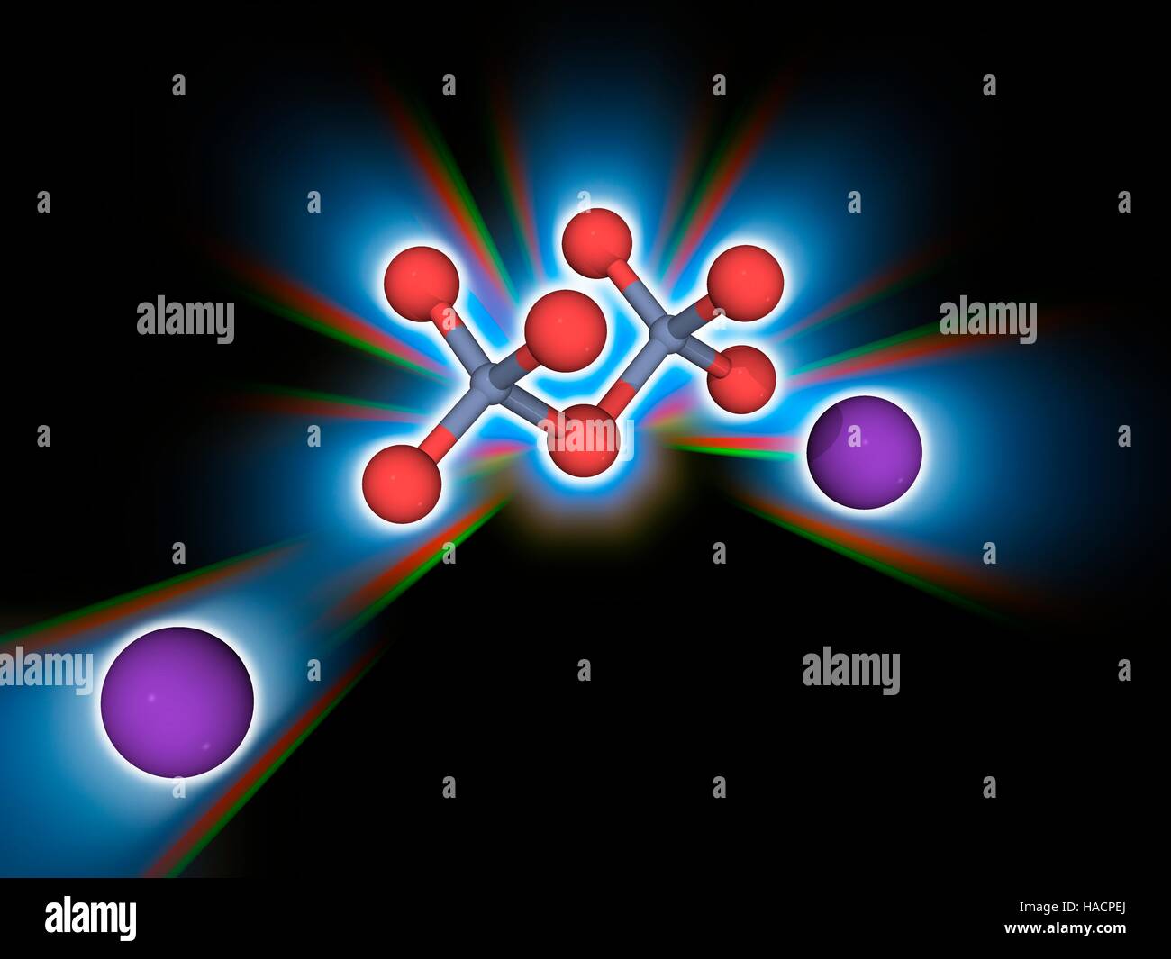 Il bicromato di potassio. Il modello molecolare del composto chimico di bicromato di potassio (K2.Cr2.O7). Questo composto ionico è più comunemente utilizzato come agente ossidante. Ha un colore rosso-arancio, e viene utilizzato anche come un colorante e un indicatore chimico. Gli atomi sono rappresentati da sfere e sono codificati a colori: cromo (grigio), Ossigeno (rosso) e potassio (viola). Illustrazione. Foto Stock