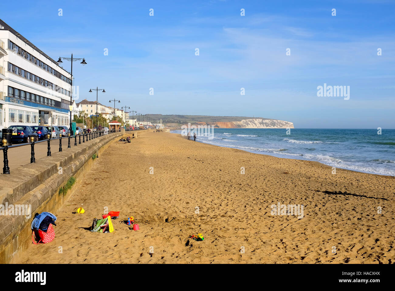 Sandown, Isle of Wight, Regno Unito. Ottobre 31, 2016. In un giorno glorioso in ottobre con una spiaggia Rada e sabbie celeste. Foto Stock