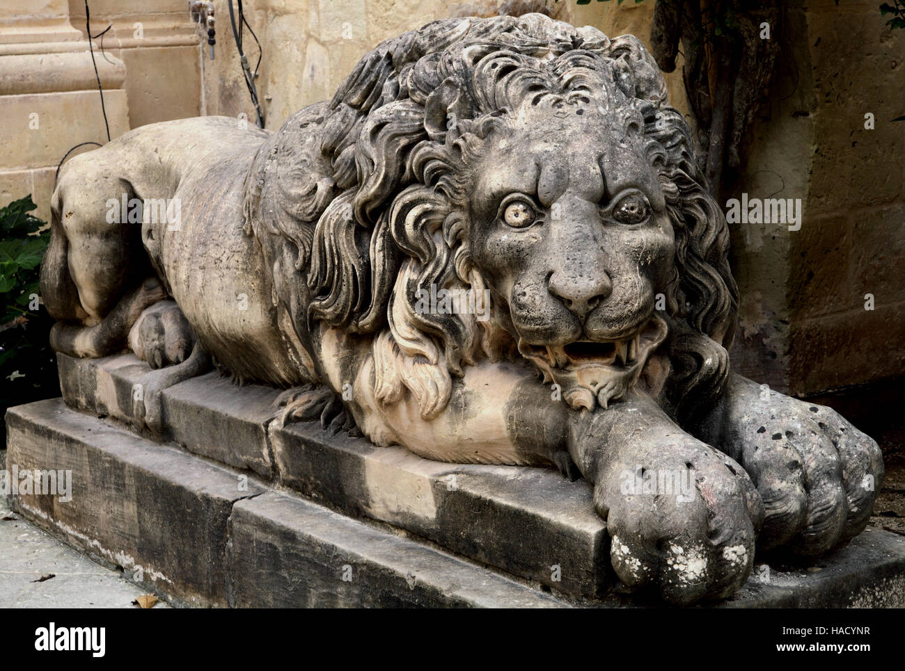 Vista del paesaggio di lion statua Grand Masters Palace Malta Foto Stock
