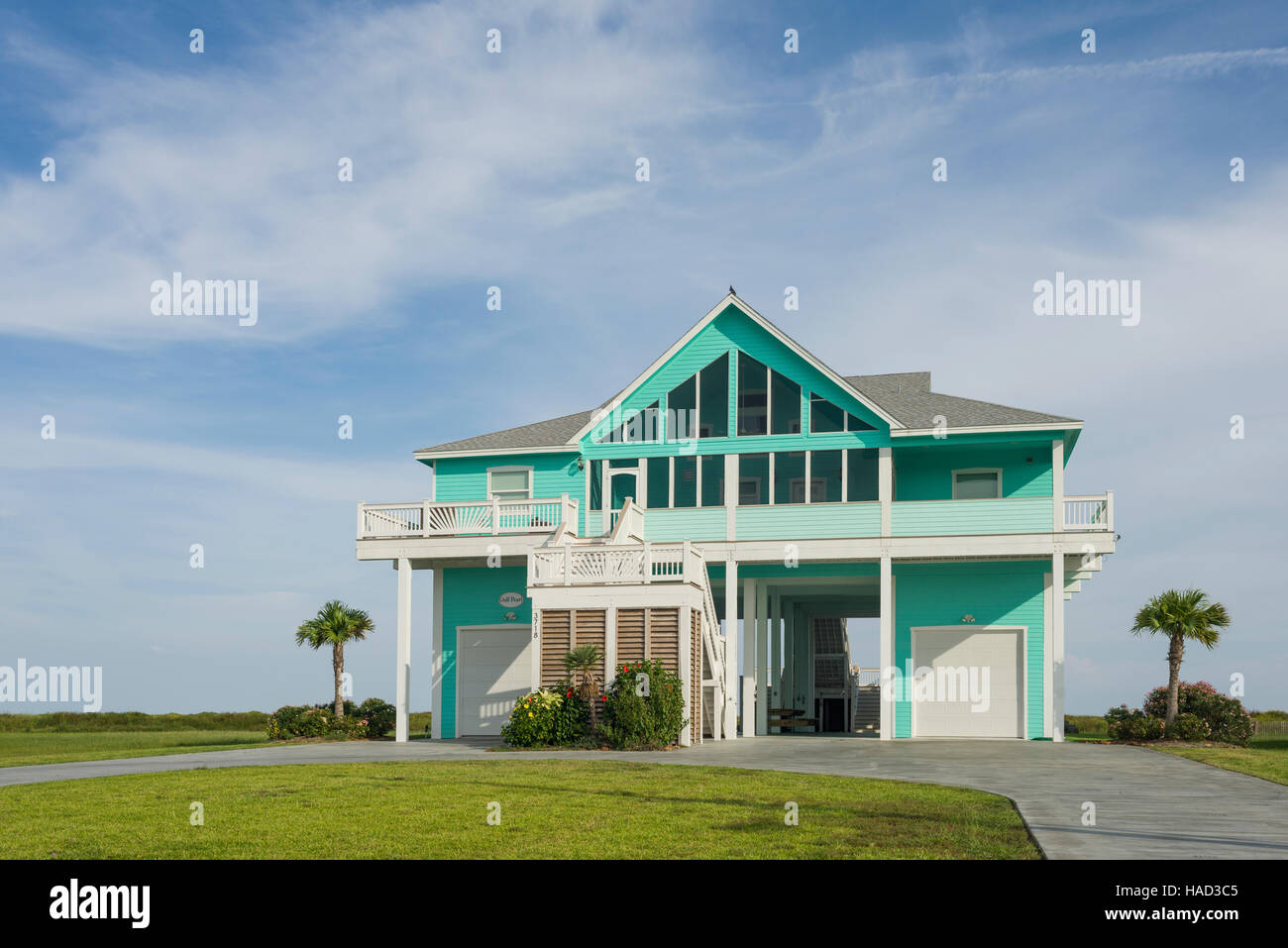 Stilt Houses and Beach, Bolivar Peninsula, Texas. Crystal Beach è una comunità Non Incorporata nel censimento Bolivar Peninsula, nella contea di Galveston, Texas, Stati Uniti. Foto Stock