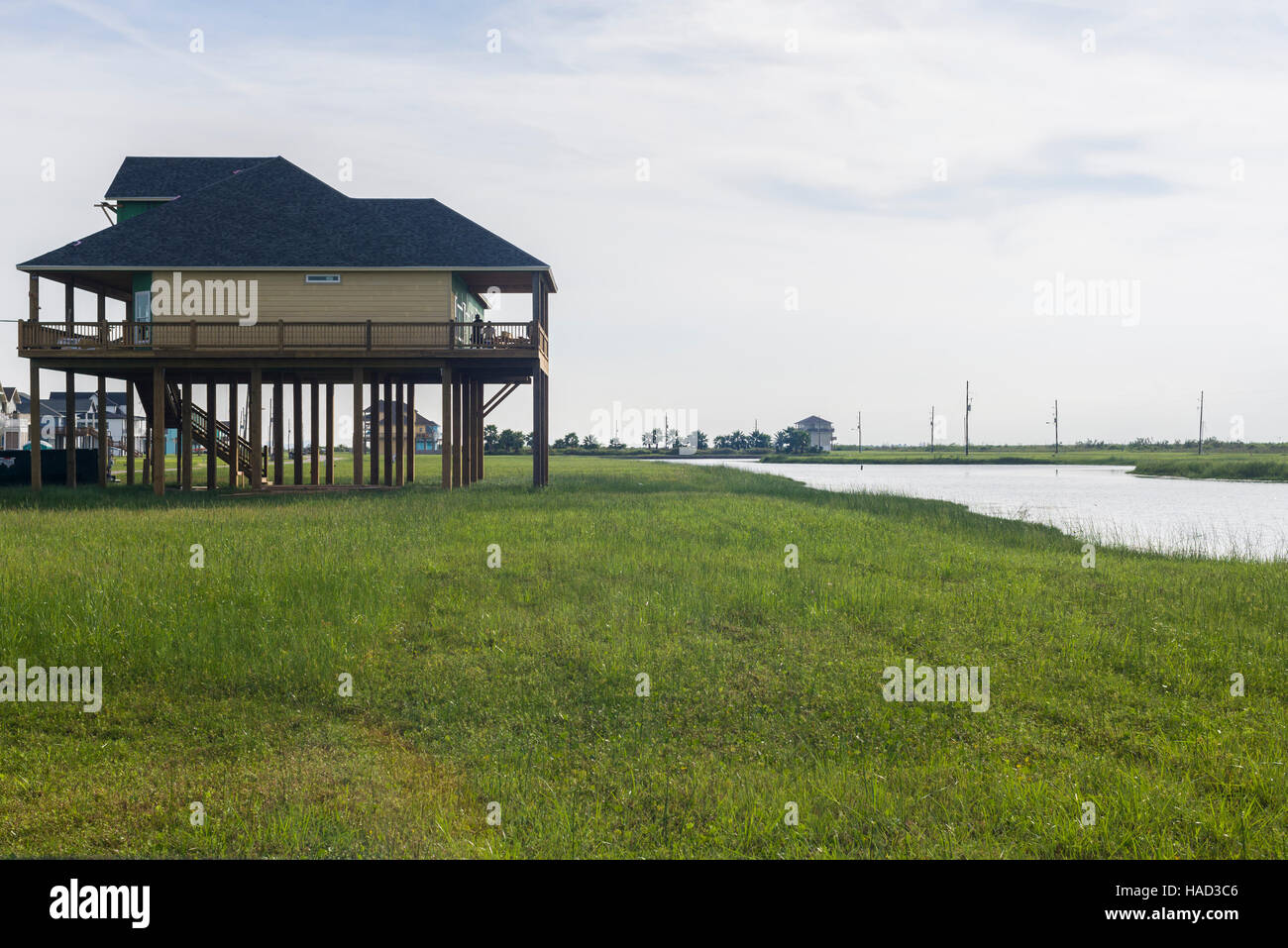 Stilt Houses and Beach, Bolivar Peninsula, Texas. Crystal Beach è una comunità Non Incorporata nel censimento Bolivar Peninsula, nella contea di Galveston, Texas, Stati Uniti. Foto Stock