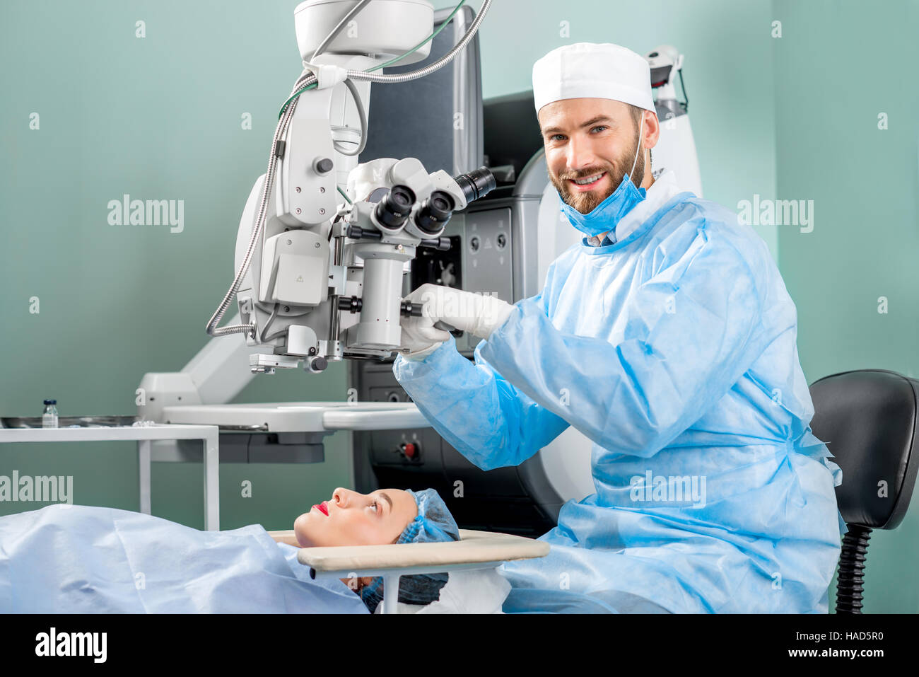La chirurgia oculare presso la sala operatoria Foto Stock