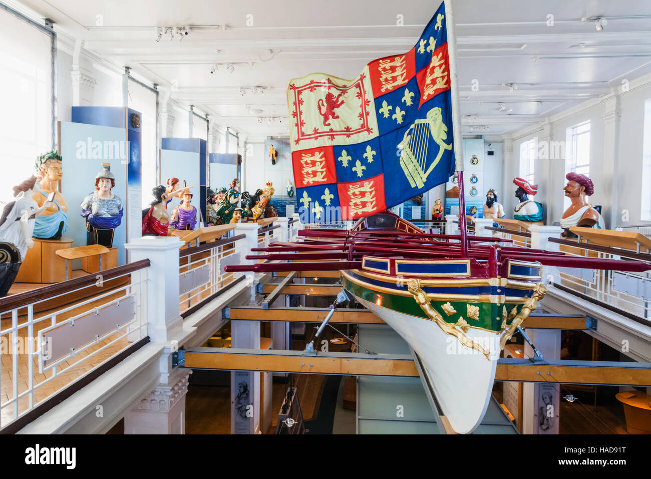 Portsmouth Historic Dockyard, il Museo Nazionale, la Royal Navy, membro chiatta di Re Carlo la seconda e delle navi di figura Foto Stock