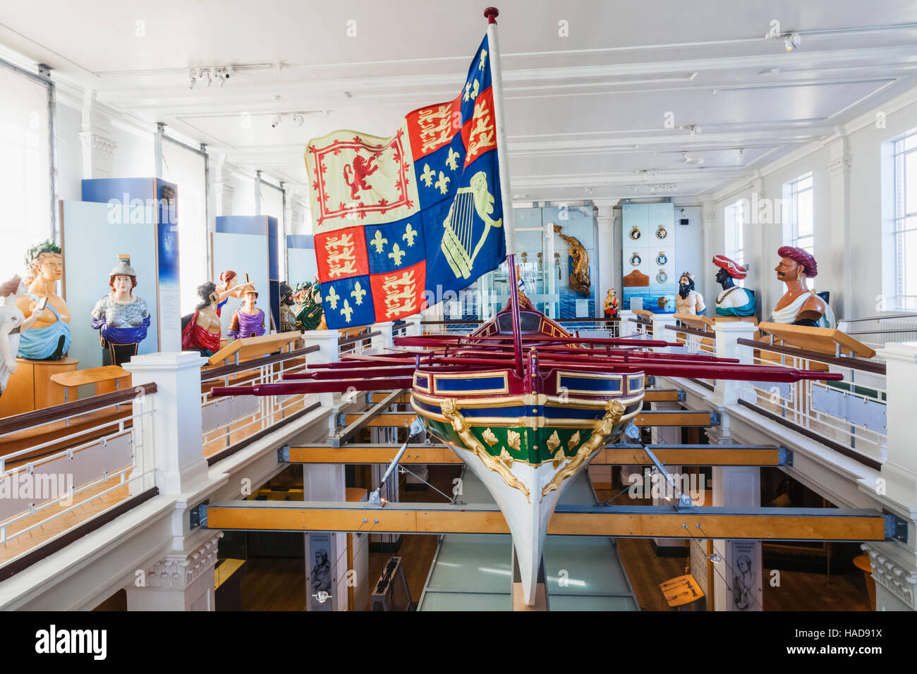 Portsmouth Historic Dockyard, il Museo Nazionale, la Royal Navy, membro chiatta di Re Carlo la seconda e delle navi di figura Foto Stock