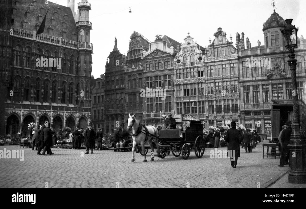 Bruxelles Belgio 1910 La principale piazza Grote Markt Foto Stock
