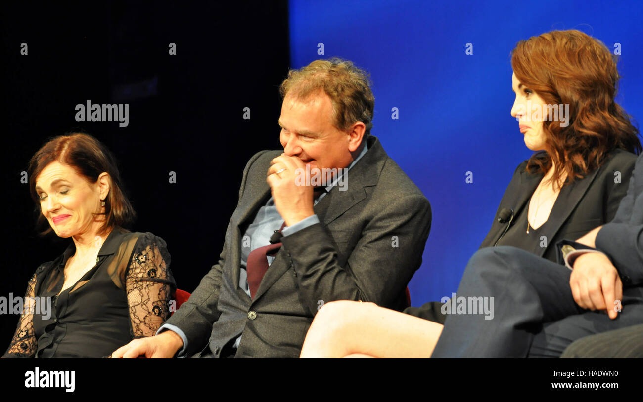 NY, NY. 8 dicembre 2015. Elizabeth McGovern, Hugh Bonneville, & Michelle Dockery 'centro città Abbey' PBS pannello. © Veronica Bruno/Alamy Foto Stock