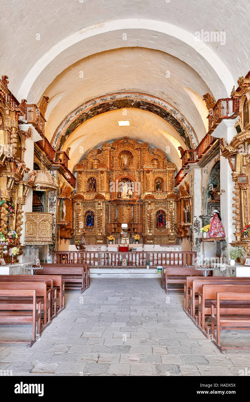 Interno, Santa Ana de Maca Chiesa di Maca Canyon del Colca, Arequipa, Perù Foto Stock