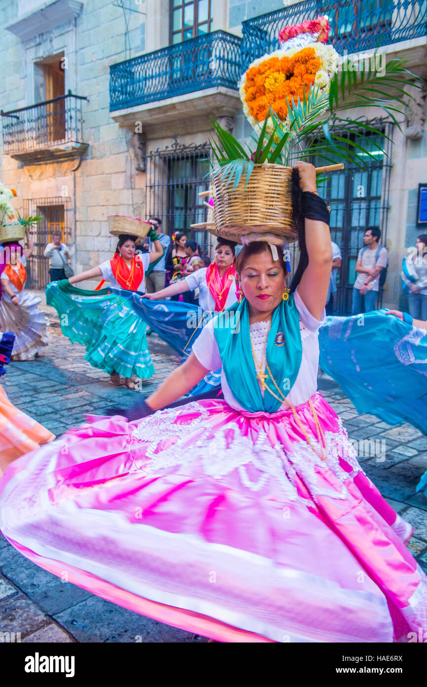I partecipanti su un carnevale del Giorno dei Morti di Oaxaca, Messico Foto Stock