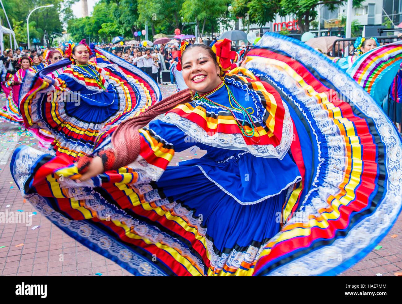 I partecipanti in un parde durante la XXIII International Mariachi & Charros festival a Guadalajara in Messico Foto Stock