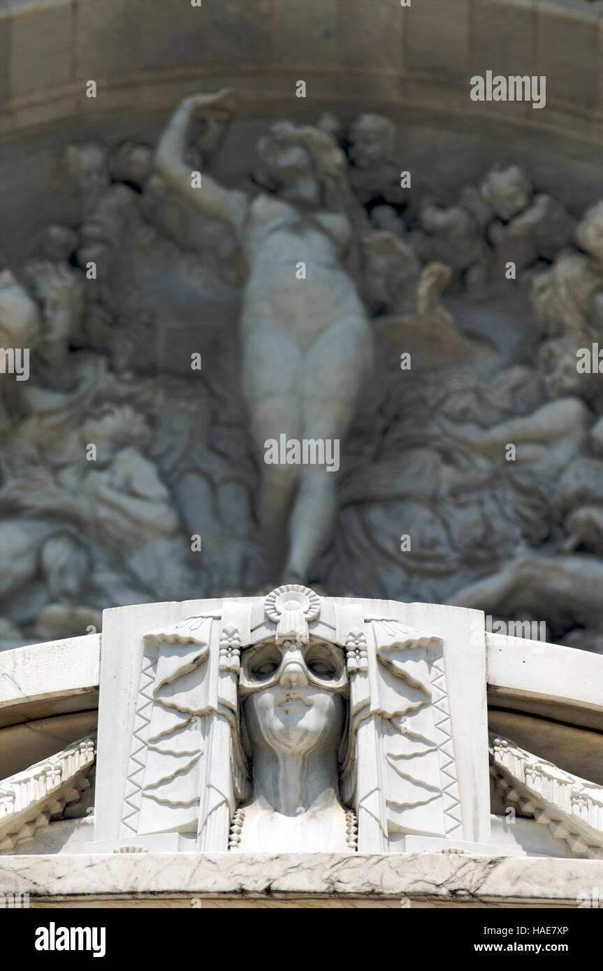 Sculpteres sulla facciata del Palacio de Bellas Artes o il Palazzo delle Belle Arti, Città del Messico, Messico Foto Stock