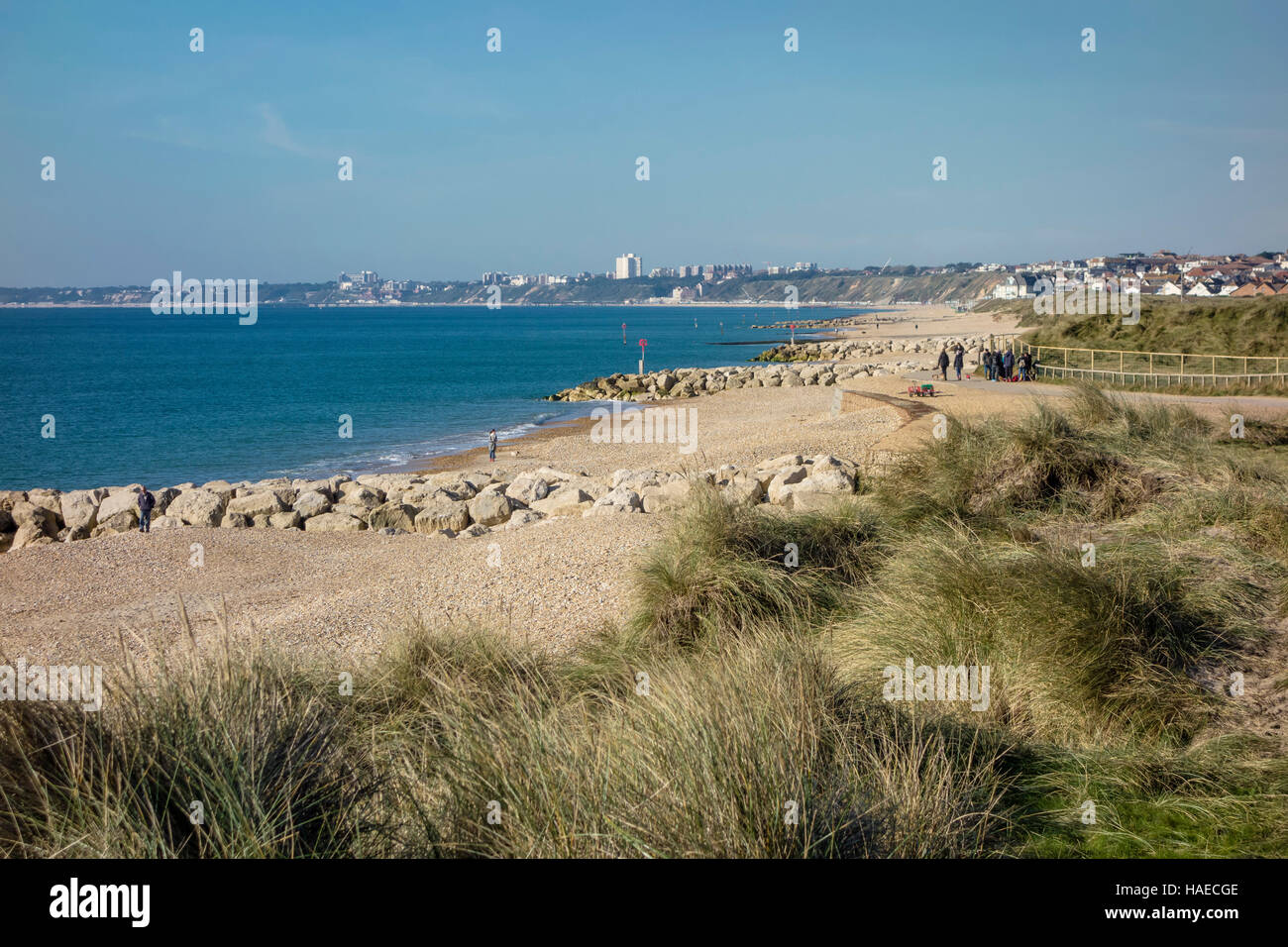 Enfield e spiagge di Bournemouth da Hengistbury testa in inverno, Baia di Poole, Dorset, Regno Unito. Foto Stock