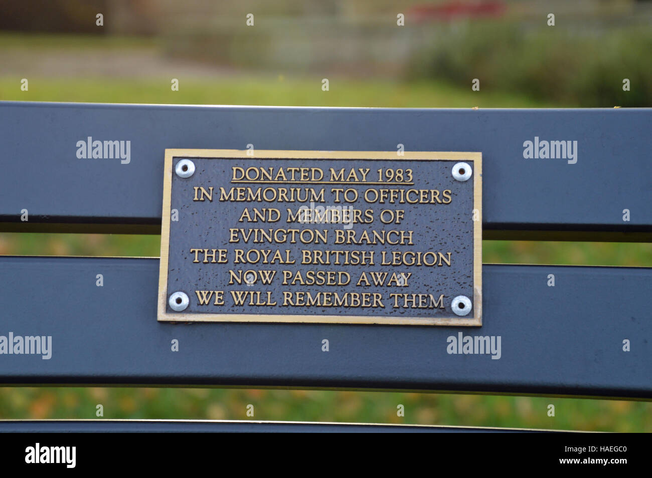 Panca targa dedicata ai membri della Royal British Legion, Evington village, Leicester Foto Stock