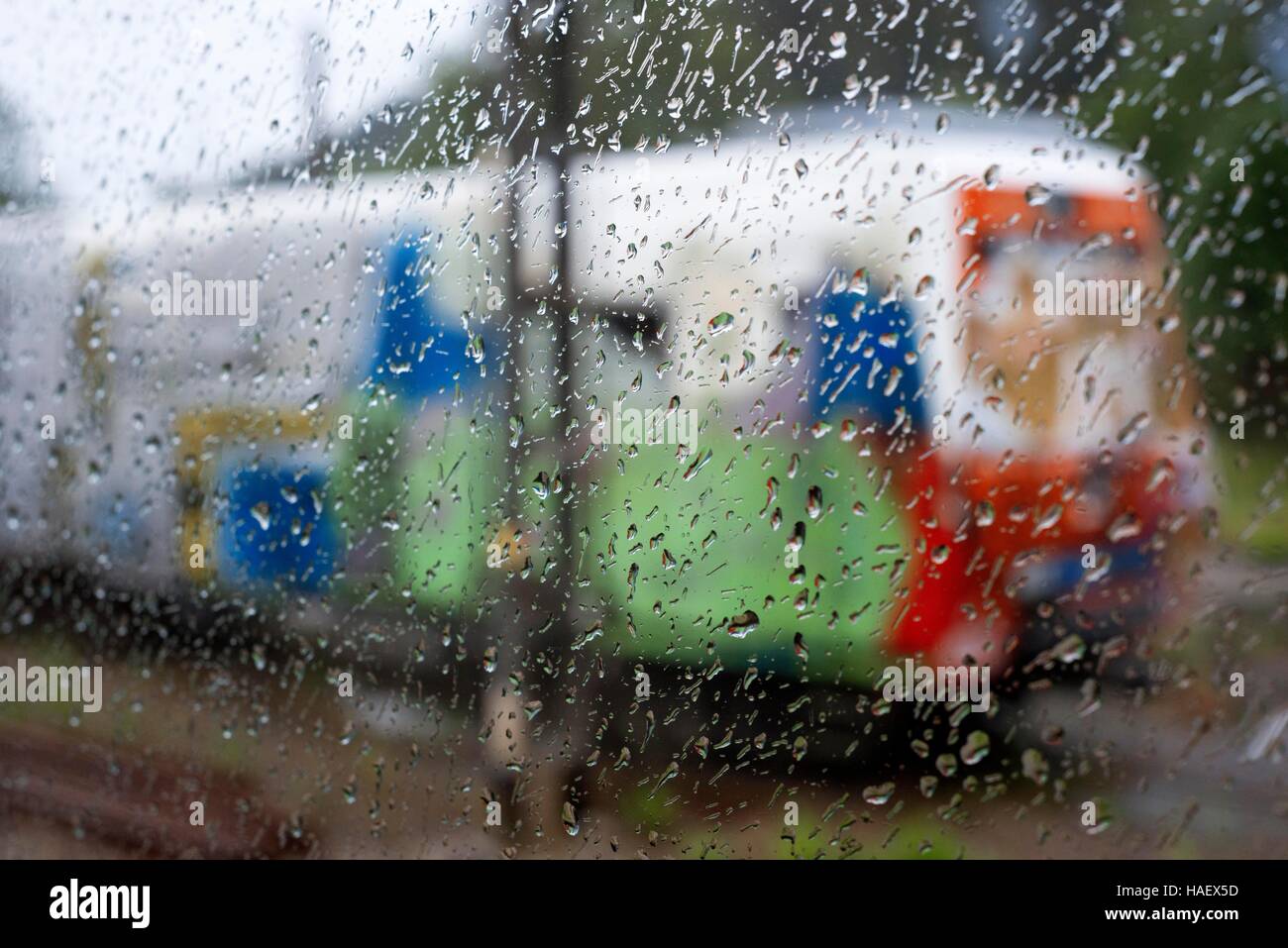 Al di fuori del Transcantabrico Gran Lujo treno lusso travellong in tutta Spagna settentrionale, l'Europa. Il vecchio treno da Windows. Foto Stock