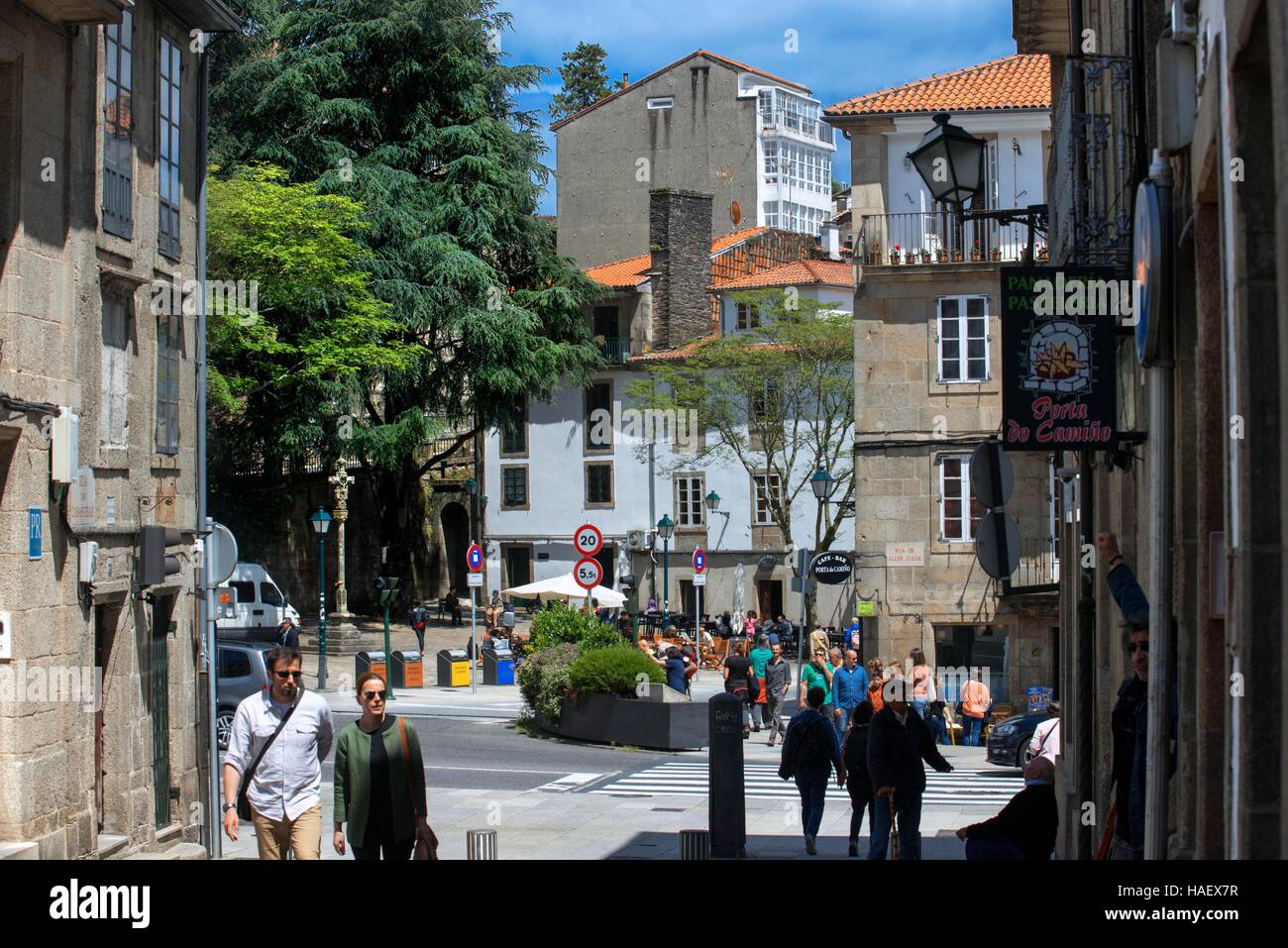 La Città Vecchia, Santiago de Compostela, Sito Patrimonio Mondiale dell'UNESCO, Galizia, Spagna. L'ultima fermata del Transcantabrico Gran Lujo treno di lusso. Foto Stock