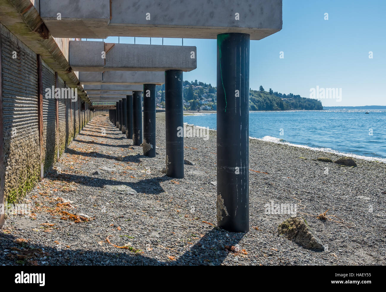 Una vista di una passerella che è in costruzione a Redondo Beach, Washington. Foto Stock