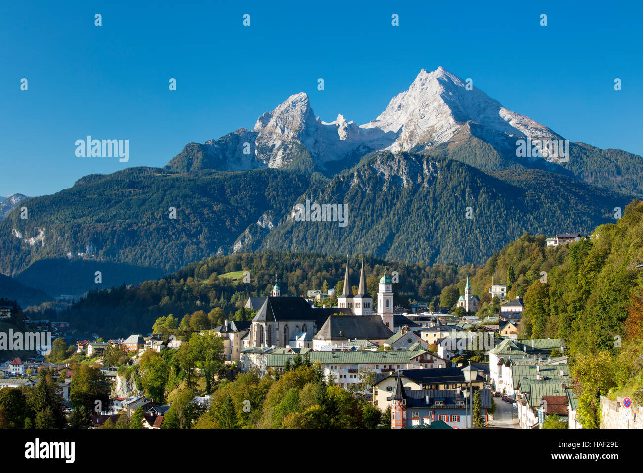 Mt Watzmann telai sopra la cittadina di Berchtesgaden, Baviera, Germania Foto Stock