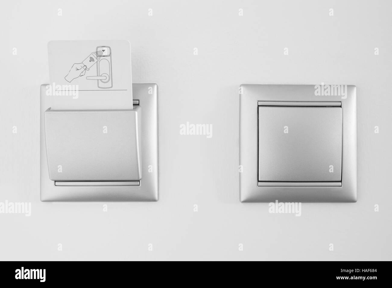 L'hotel apri scheda camera system con interruttore luce a parete bianca. Posizione orizzontale Foto Stock