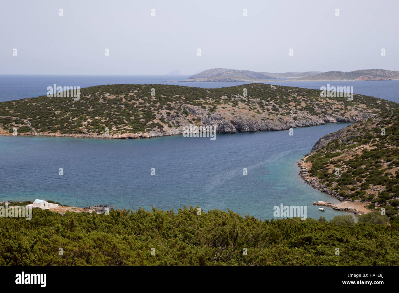 Le spiagge disabitate e una chiesa sull'isola di Naxos. Foto Stock