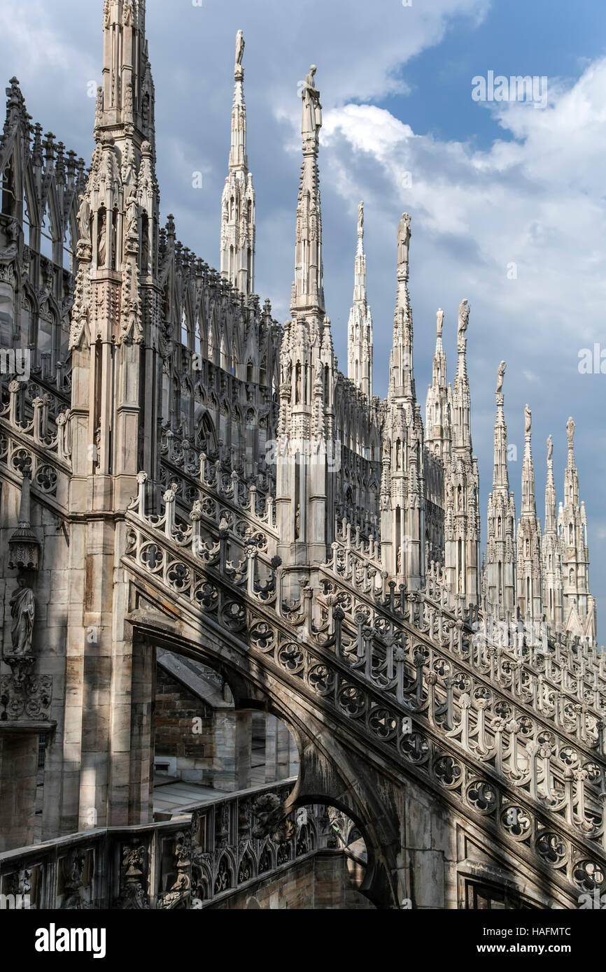 Guglie e archi rampanti, Duomo di Milano, Milano, Italia Foto Stock