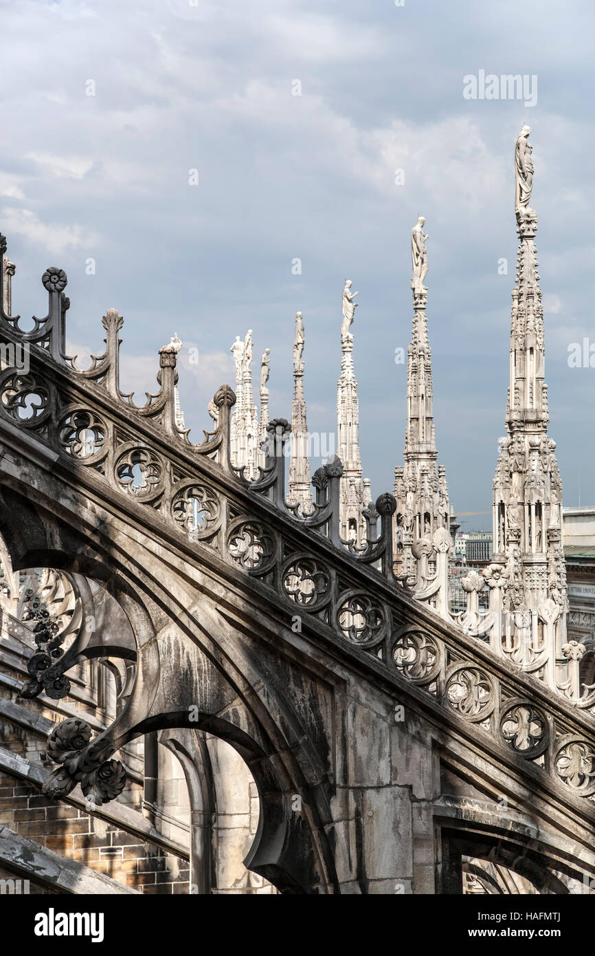 Guglie e archi rampanti, Duomo di Milano, Milano, Italia Foto Stock