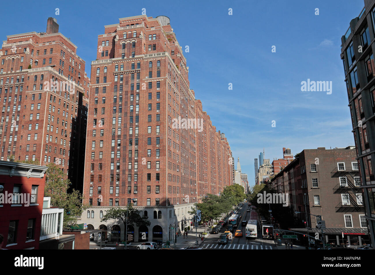 Londra Appartamenti terrazza su W 23rd Street visto dalla linea alta passerella a Manhattan, New York, Stati Uniti. Foto Stock